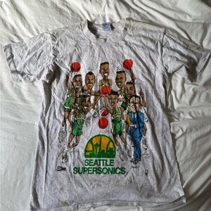 Seattle Supersonics Graphic Tee in Gray with Green and Yellow Team Logo